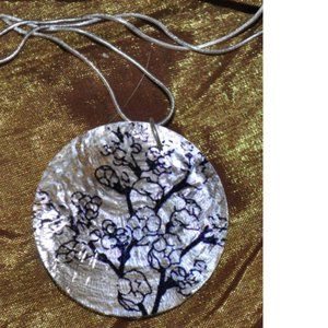 black & white sakura cherry blossom shell pendant 925 silver necklace (505)